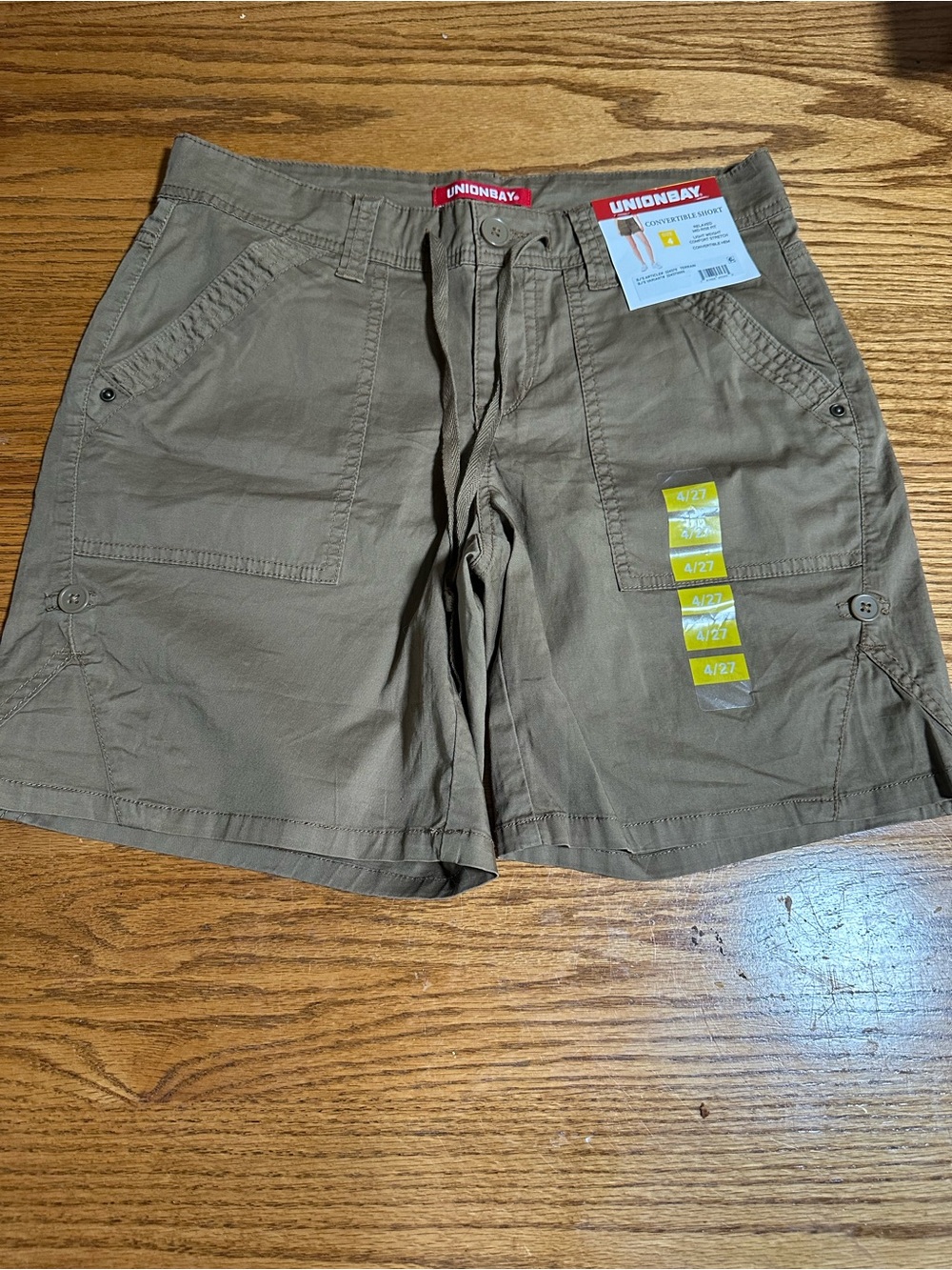 Unionbay Woman’s Khaki Cargo Shorts size 4/27 NWT